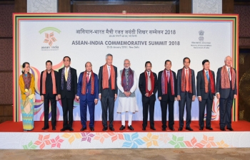 PM Narendra Modi with ASEAN Heads of State/Governments and ASEAN Secretary General on the occasion of the release of postal stamps to commemorate silver jubilee of India and ASEAN partnership on 25 January 2018.